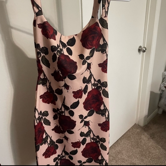 Pretty Little Thing Nude Rose Print Sleeveless Square Neck Bodycon Dress - Picture 3 of 3